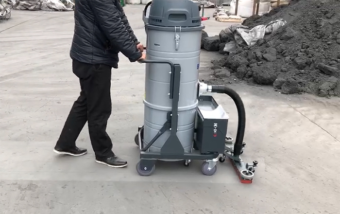 工業吸塵器在工廠清潔吸塵