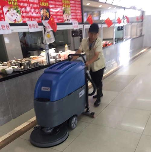 手推式麻豆强奸电影大全在超市清潔