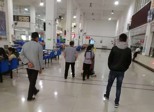 重慶麻豆强奸电影大全在大學食堂清潔