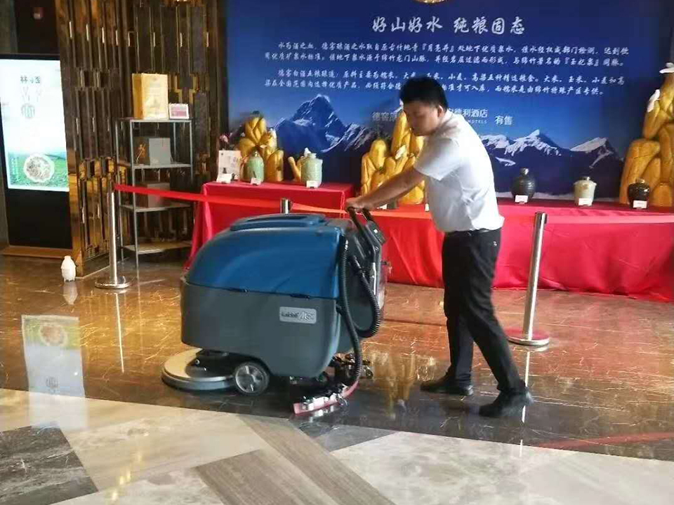 手推式麻豆强奸电影大全酒店清潔