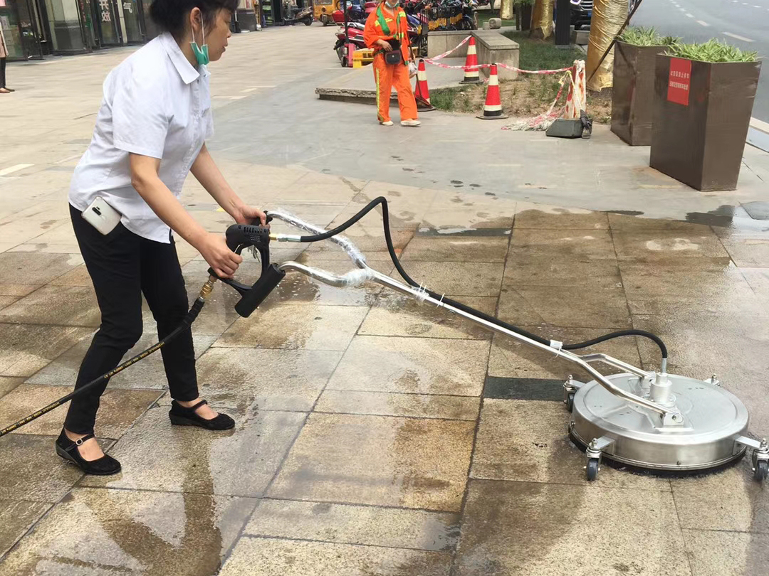 重慶小區物業采購高壓清洗機衝洗路麵、水池